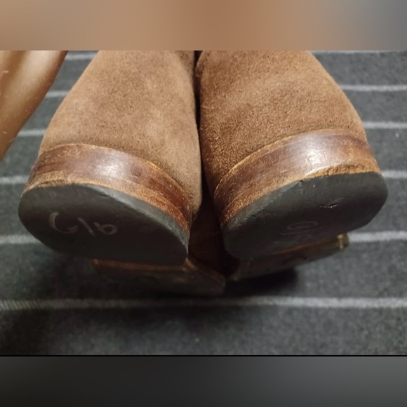 Rancourt & Co. Brown Suede Chukka Boots